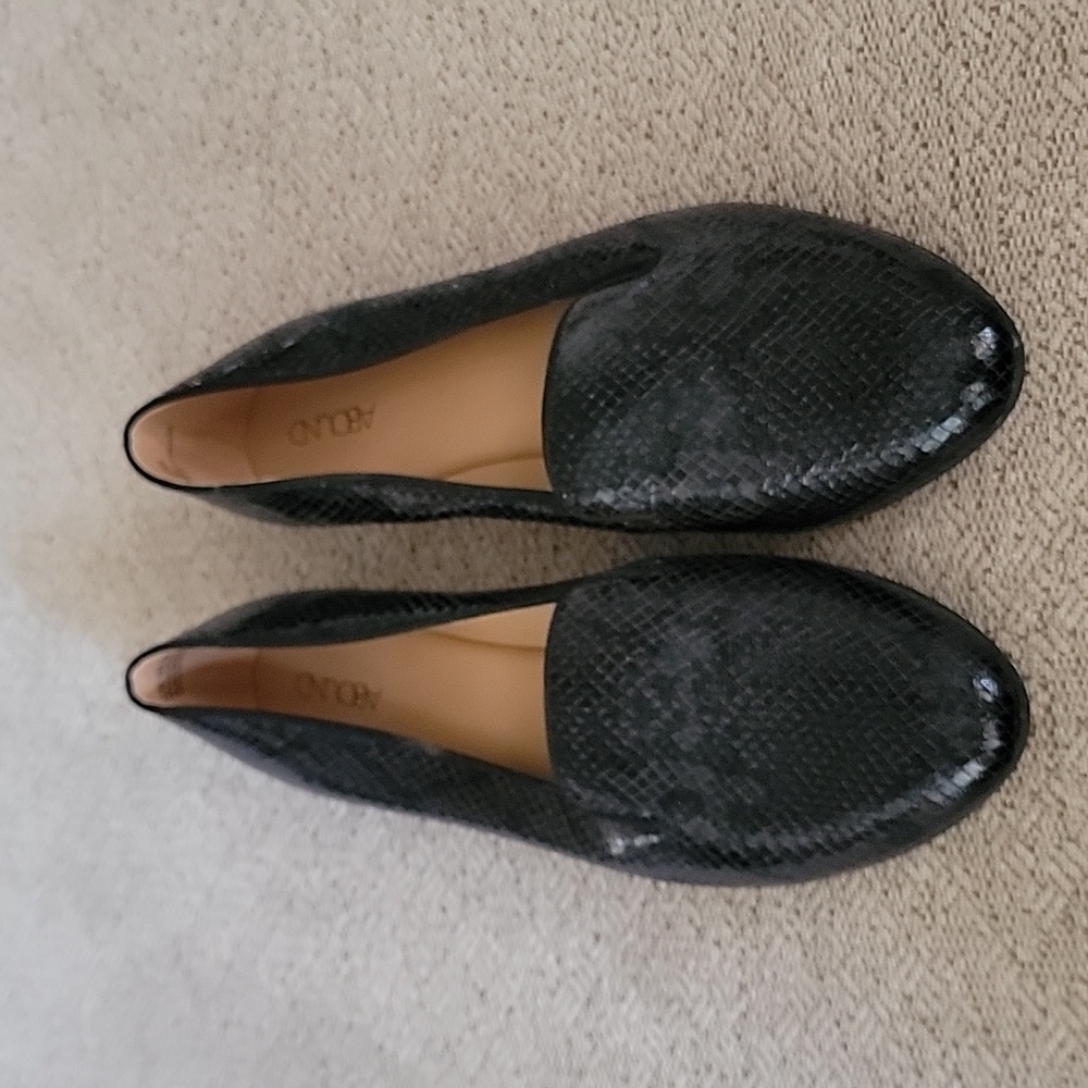 Black versatile flats